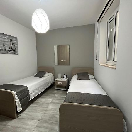 F7 Room 2, Private Bedroom Two Single Beds Shared Bathroom In Shared Flat Мсида Екстериор снимка