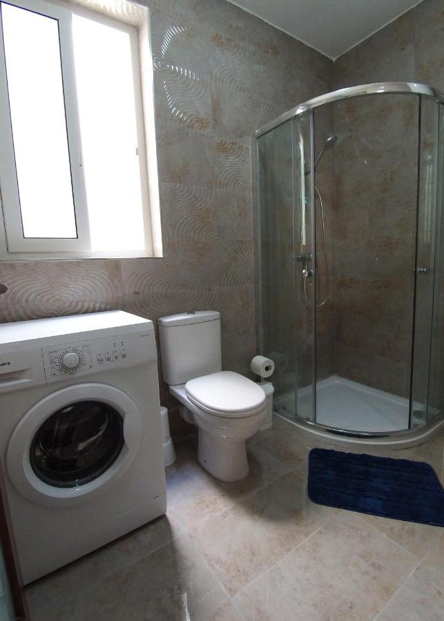F7 Room 2, Private Bedroom Two Single Beds Shared Bathroom In Shared Flat Мсида Екстериор снимка